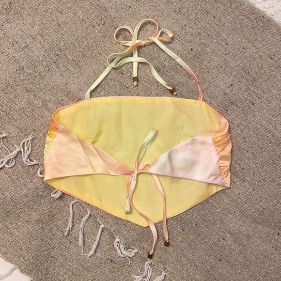 SHOWPO - Halter top, open back - IN YELLOW TIE DYE - Picture 4 of 7